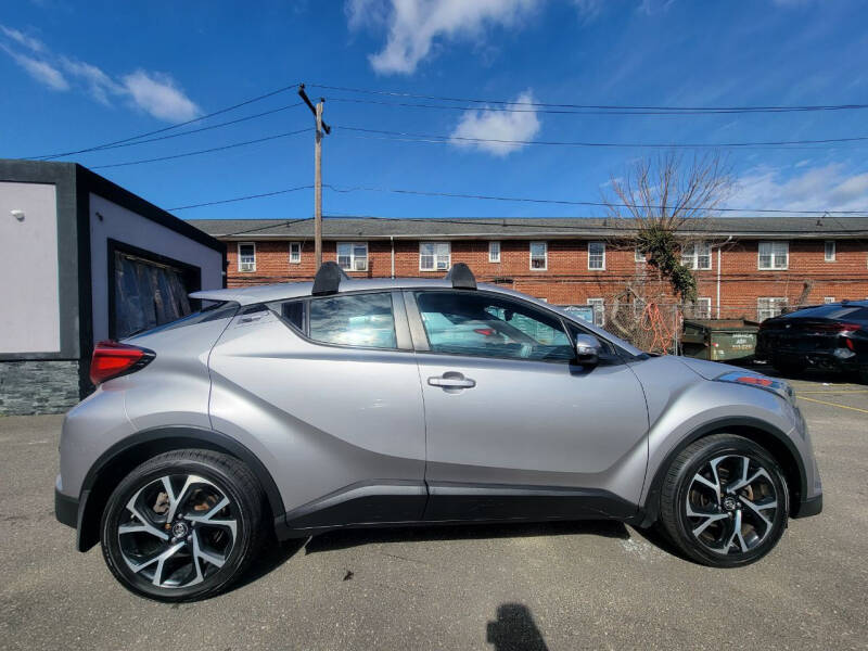 2018 Toyota C-HR XLE Premium photo 10