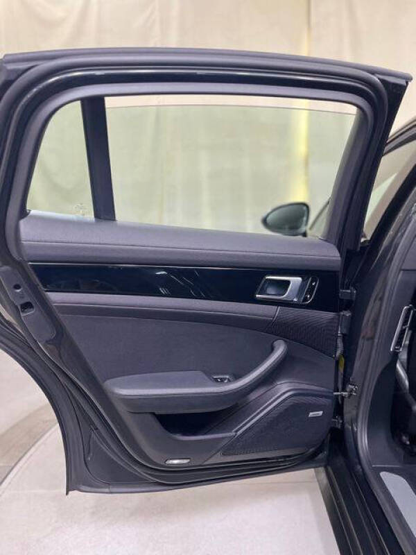 2018 Porsche Panamera 4