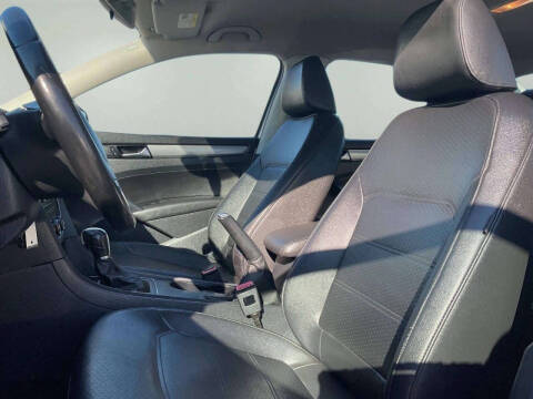 2014 Volkswagen Passat 1.8T Wolfsburg Edition PZEV