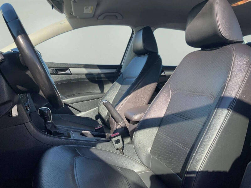 2014 Volkswagen Passat 1.8T Wolfsburg Edition PZEV