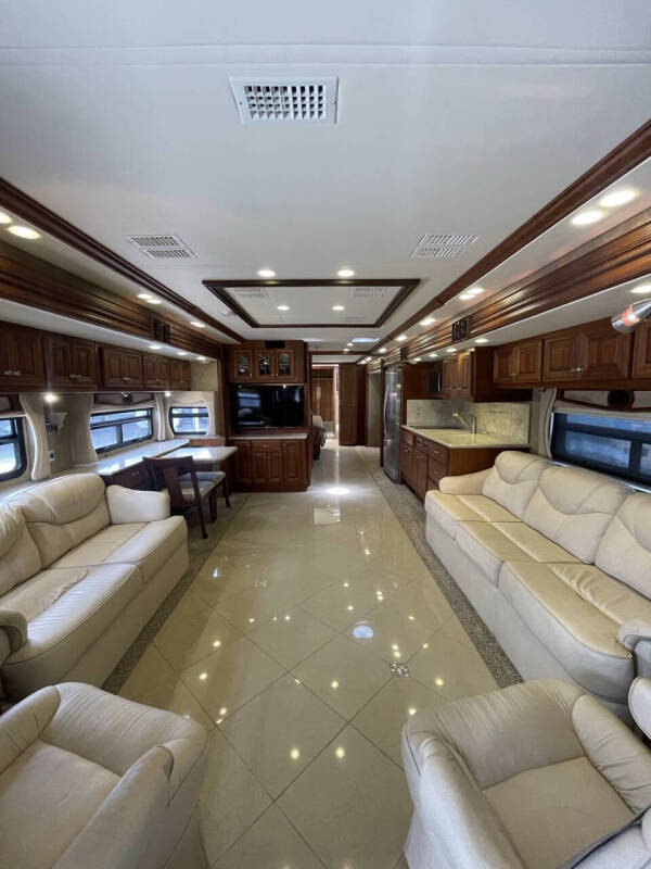 2013 Freightliner XCM Chassis