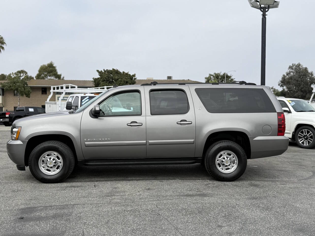 2007 Chevrolet Suburban for sale at Best Buy Motors in Signal Hill, CA