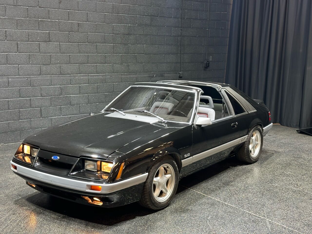 1985 Ford Mustang 20