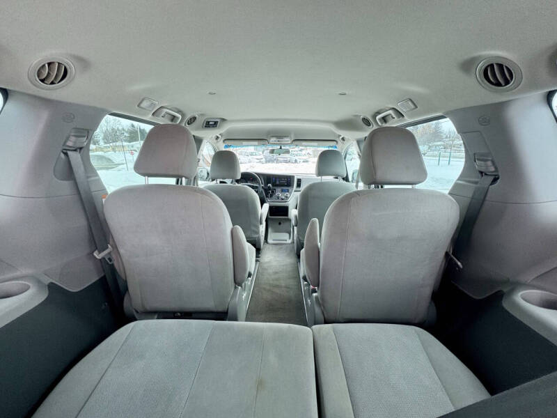 2017 Toyota Sienna L 7-Passenger