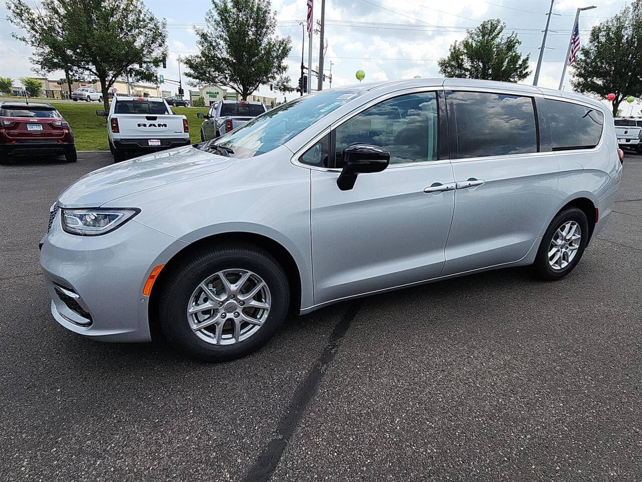 2024 Chrysler Pacifica for sale at Victoria Auto Sales in Victoria, MN