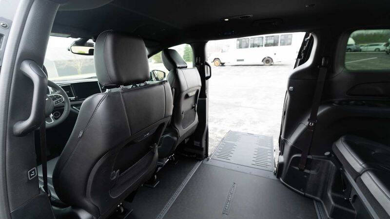 2025 Chrysler Pacifica Select