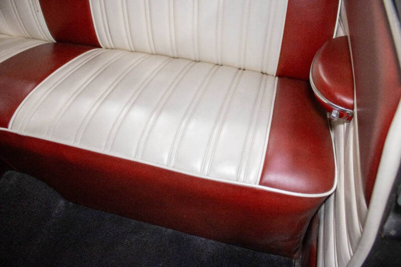 1951 Chevrolet Deluxe