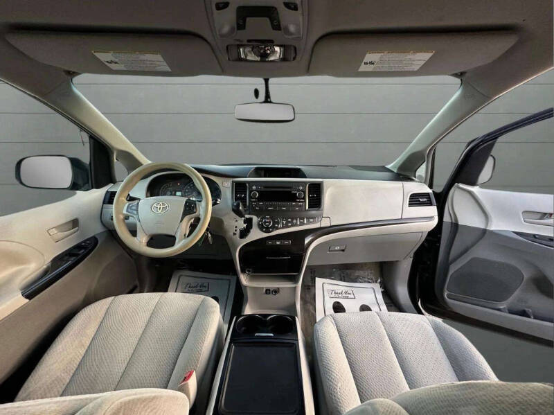 2014 Toyota Sienna LE 8-Passenger