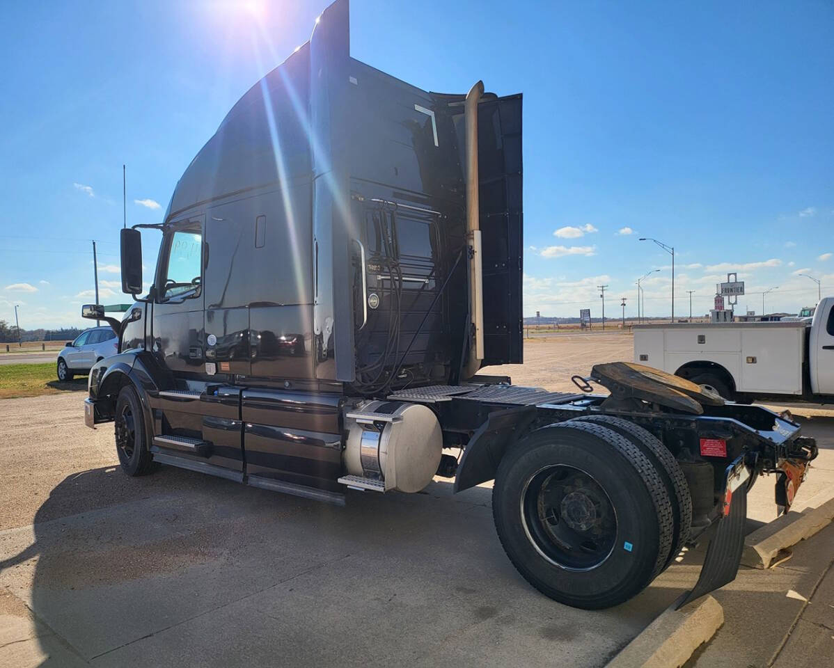 2016 Volvo VNL for sale at LANDMARK AUTO GROUP LLC in Weston, NE