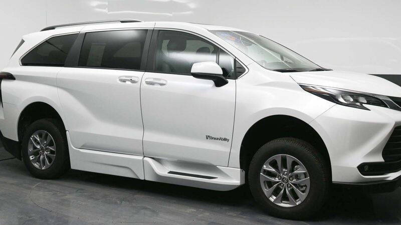 2025 Toyota Sienna XLE 7-Passenger