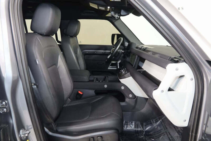 2023 Land Rover Defender 110 SE