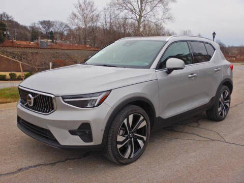 2025 Volvo XC40 B5 Plus Bright Theme
