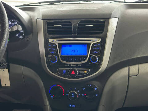 2012 Hyundai Accent SE