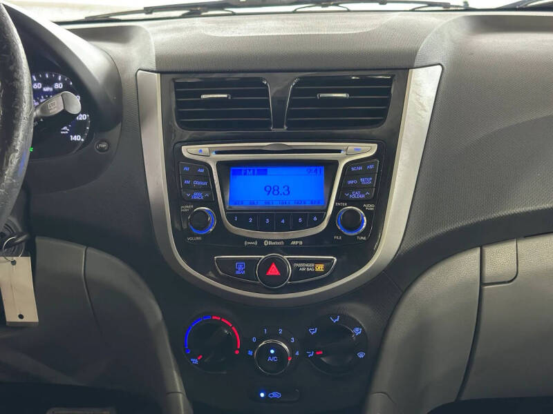 2012 Hyundai Accent SE