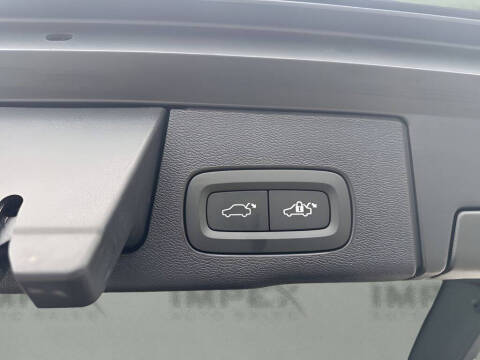 2024 Volvo XC60 Recharge T8 Core Dark Theme