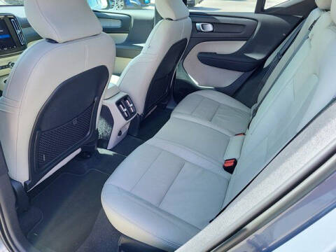 2023 Volvo XC40 B5 Plus Bright Theme