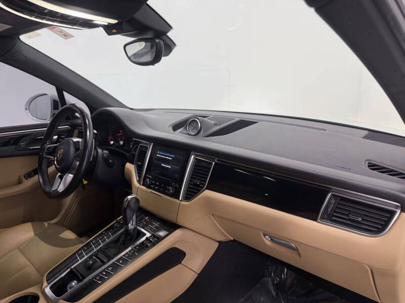 2017 Porsche Macan