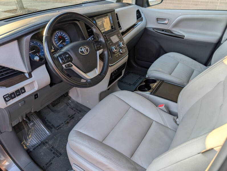 2017 Toyota Sienna XLE 8-Passenger
