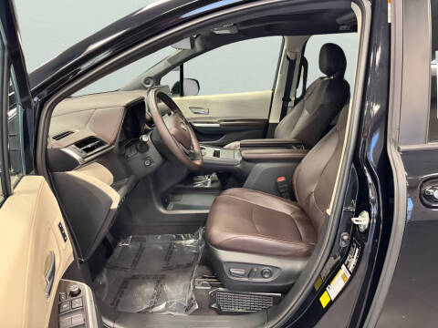 2023 Toyota Sienna Platinum 7-Passenger
