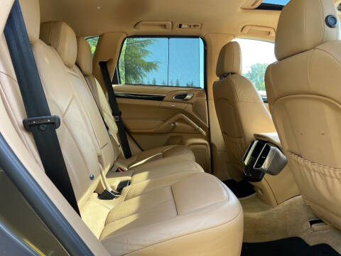 2014 Porsche Cayenne Platinum