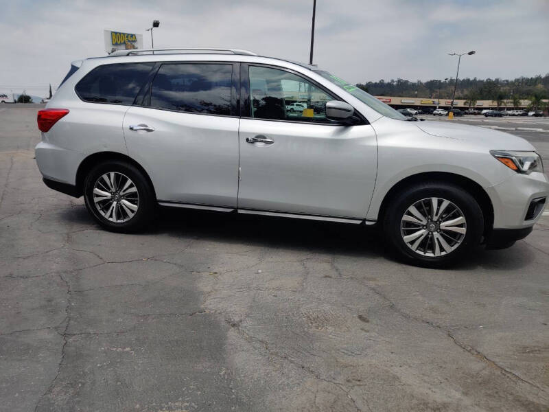 2018 Nissan Pathfinder SV