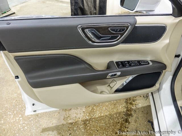 2017 Lincoln Continental Select