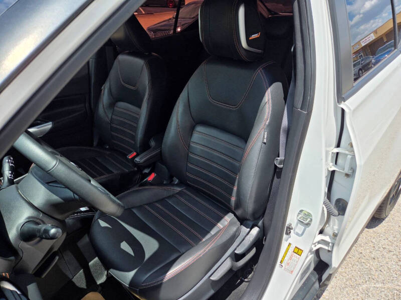 2020 Nissan Kicks SR