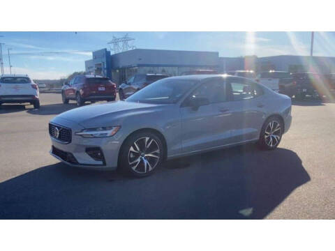 2024 Volvo S60 B5 Core Dark Theme