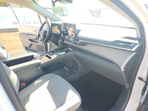 2023 Toyota Sienna LE 8-Passenger