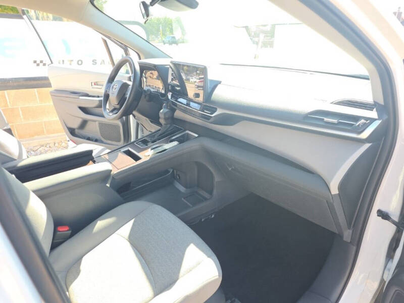 2023 Toyota Sienna LE 8-Passenger