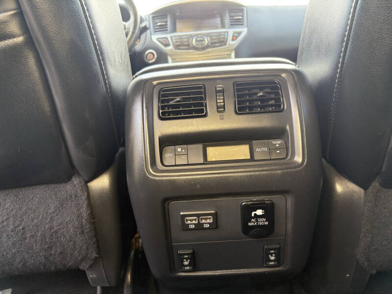 2017 Nissan Pathfinder SL