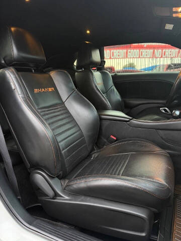 2015 Dodge Challenger R/T Plus Shaker