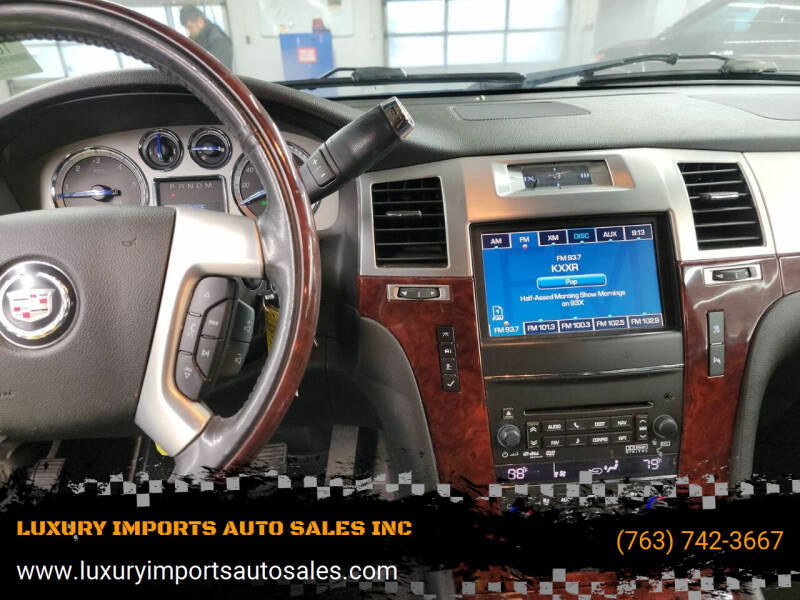 2011 Cadillac Escalade for sale at LUXURY IMPORTS AUTO SALES INC in North Branch MN