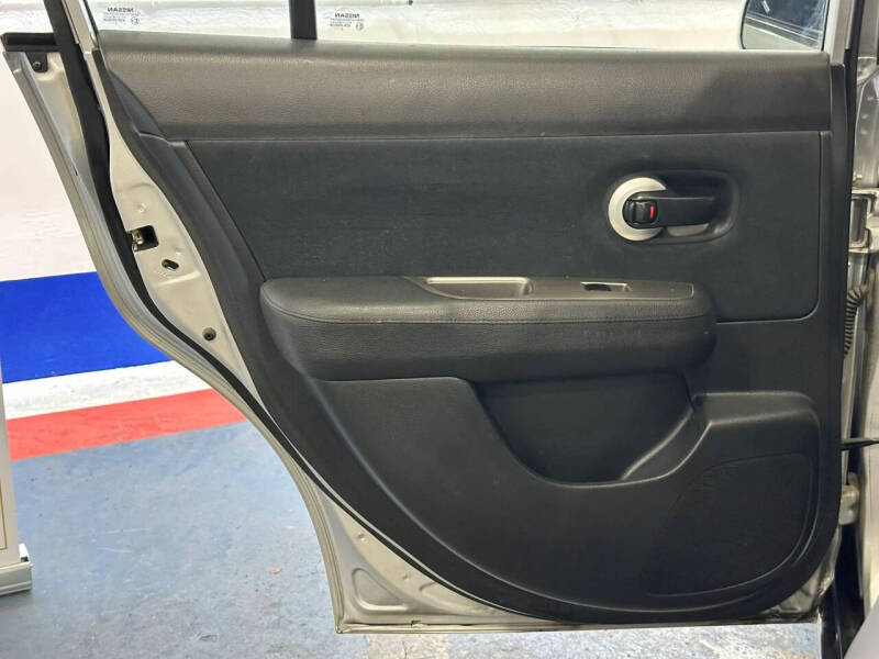 2011 Nissan Versa 1.8 S