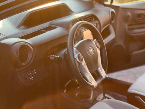 2016 Toyota Prius c One