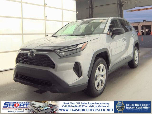 2024 Toyota RAV4 LE's photo