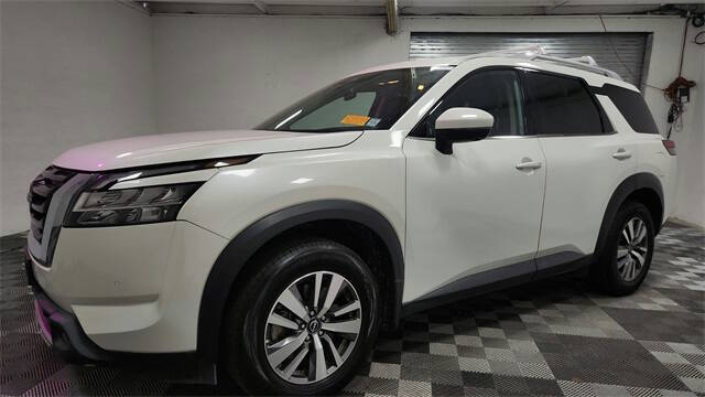 2023 Nissan Pathfinder SL