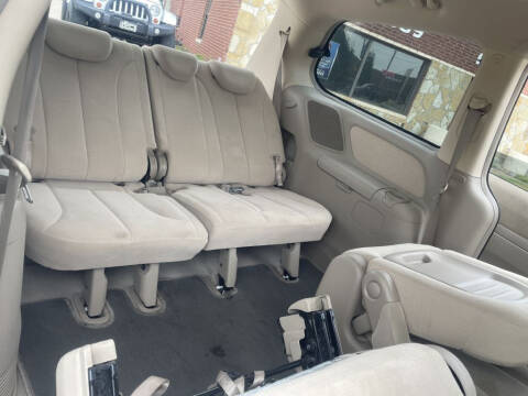 2007 Hyundai Entourage GLS