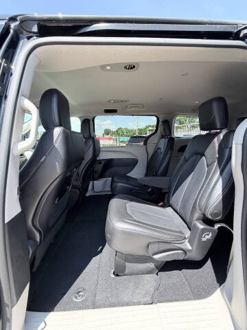 2023 Chrysler Pacifica Touring L