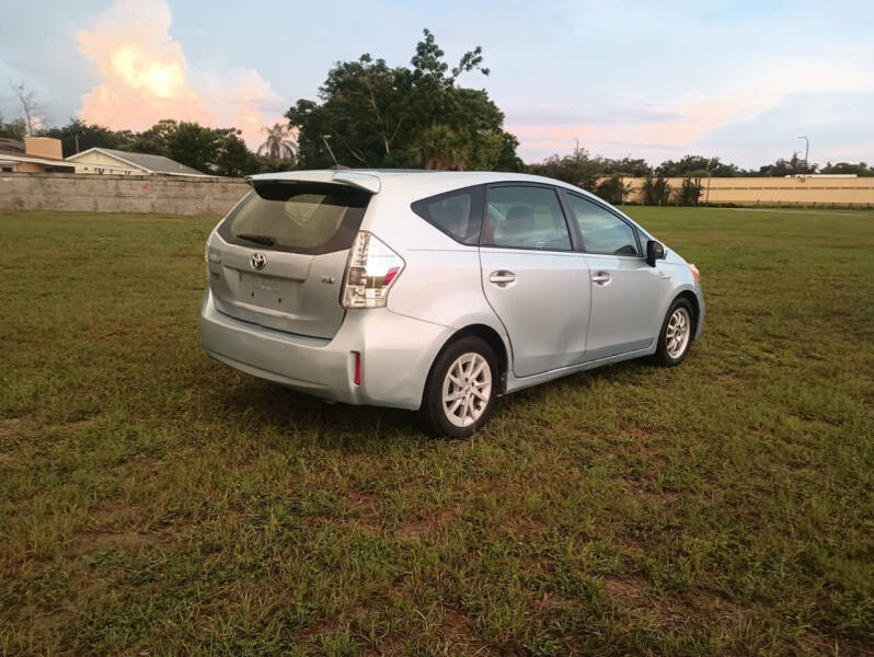 2013 Toyota Prius v Five