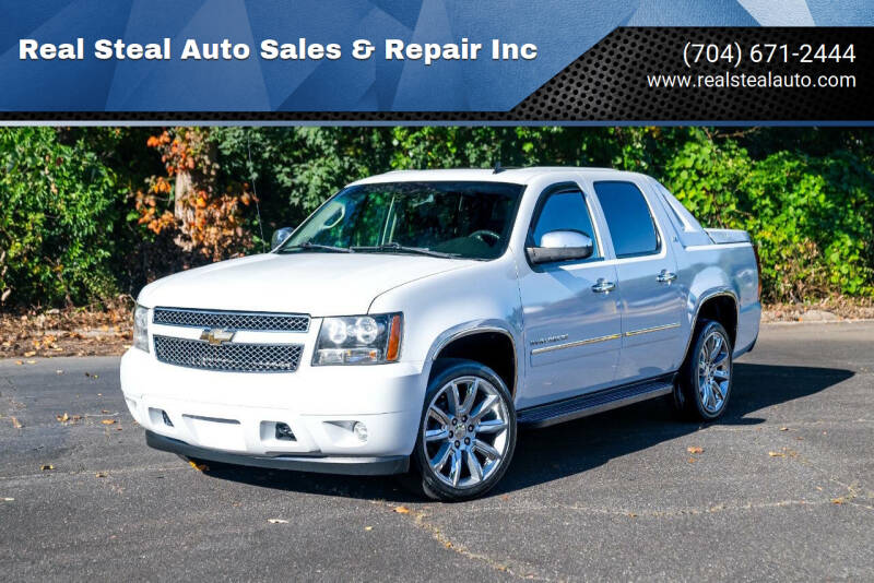 2011 Chevrolet Avalanche LTZ's photo