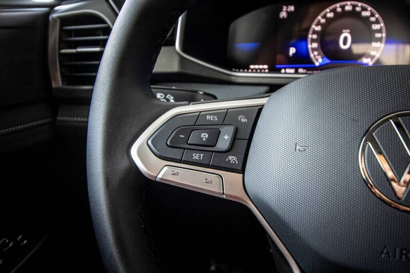 2026 Volkswagen Taos SE Black