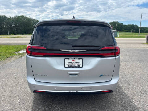 2024 Chrysler Pacifica Plug-In Hybrid Select
