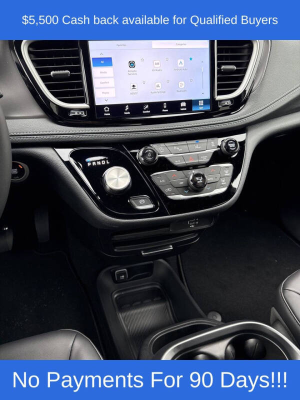 2026 Chrysler Pacifica Select