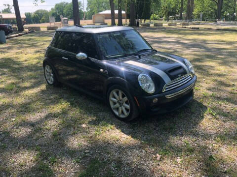 2006 MINI Cooper for sale at The Car Mart in Milford IN