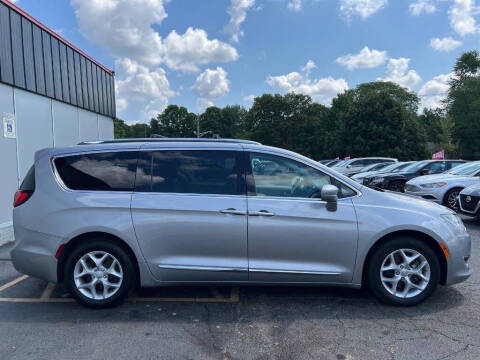 2017 Chrysler Pacifica Touring-L Plus