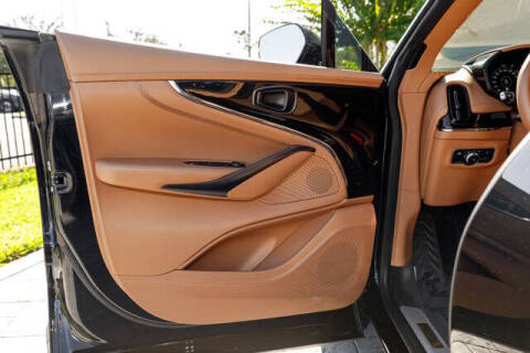 2025 Aston Martin DBX 707