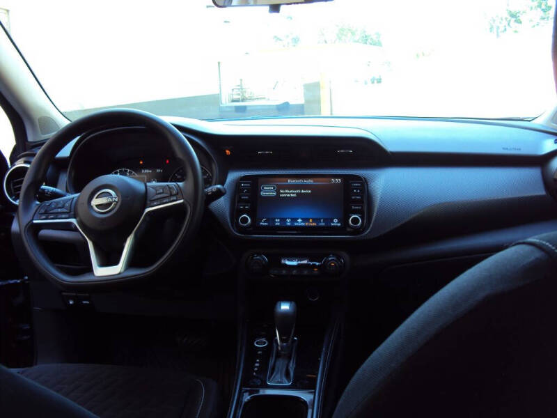2022 Nissan Kicks SV