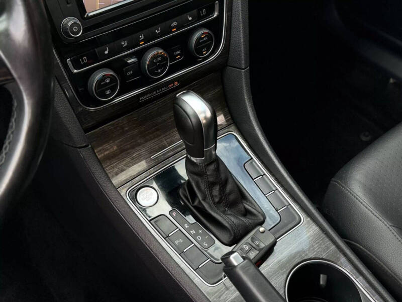 2017 Volkswagen Passat 1.8T SE