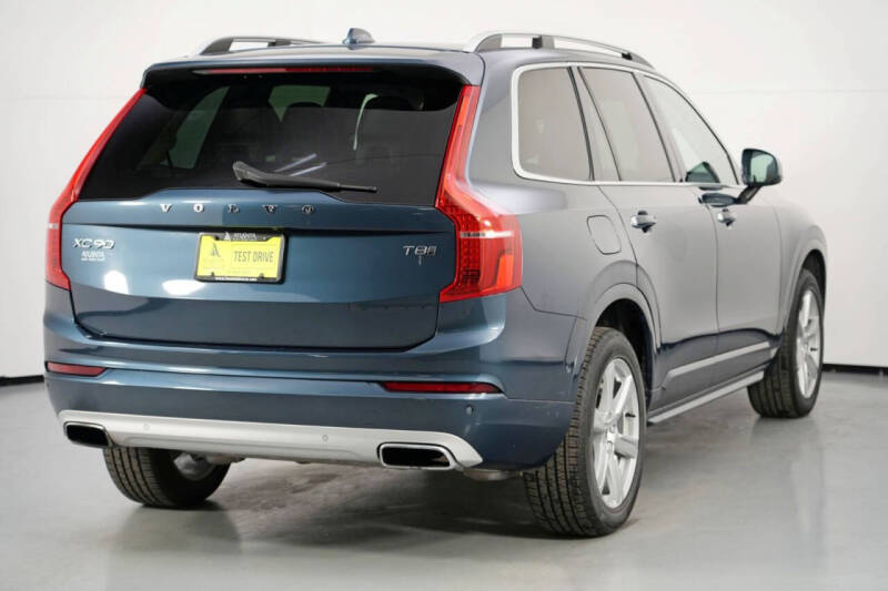 2018 Volvo XC90 T8 eAWD Momentum